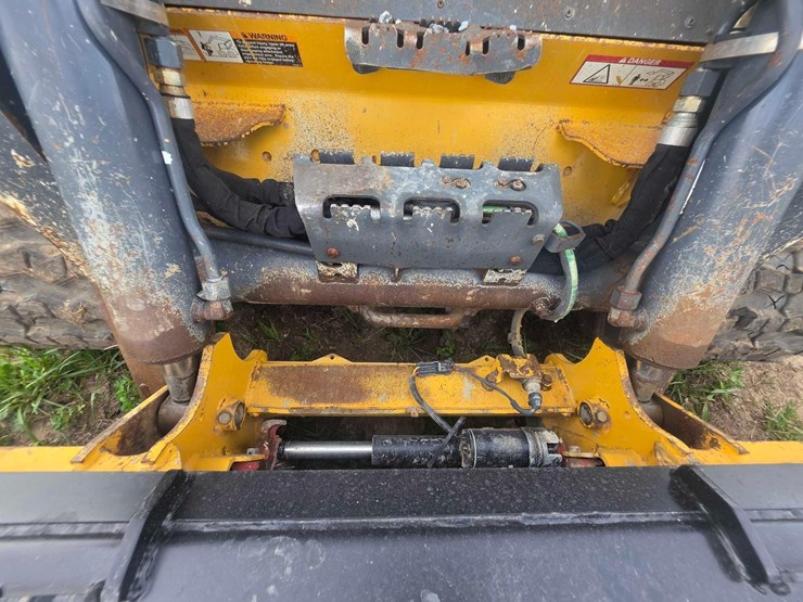2020-deere-333g-image-17