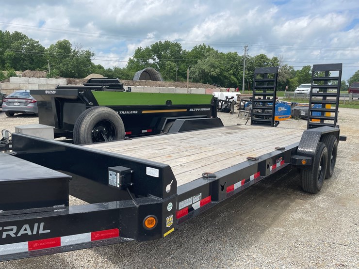 #4867-•-2024-loadtrail-tandem-axle-equipment-trailer-(has-wi-title)-image-9