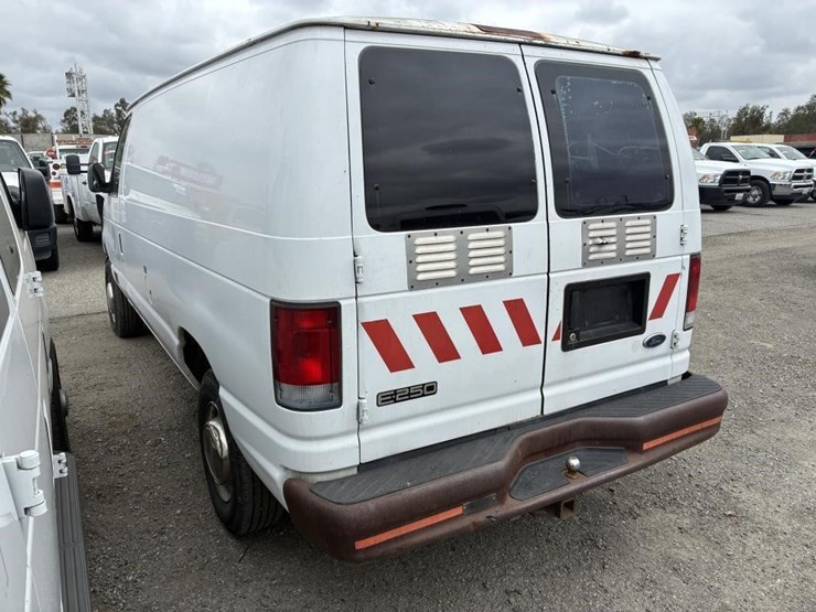 2001-ford-e250-image-4