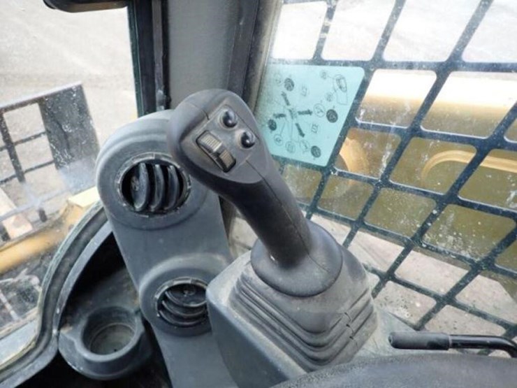 2022-caterpillar-236d3-image-15