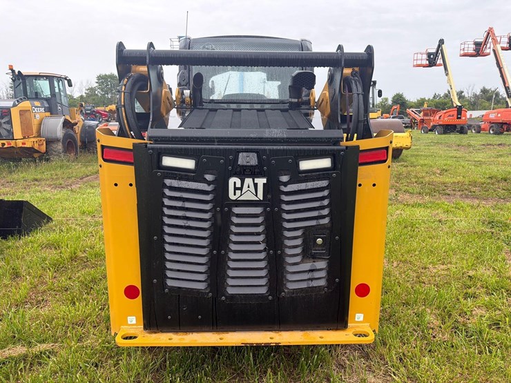 2025-caterpillar-255-image-8