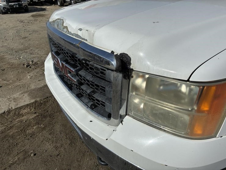 2012-gmc-sierra-2500-image-8