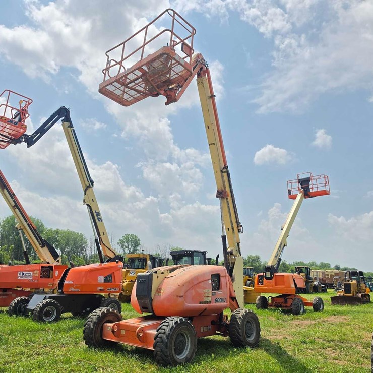 JLG 600AJ