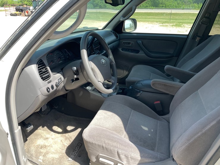 2003-toyota-sequoia-image-74