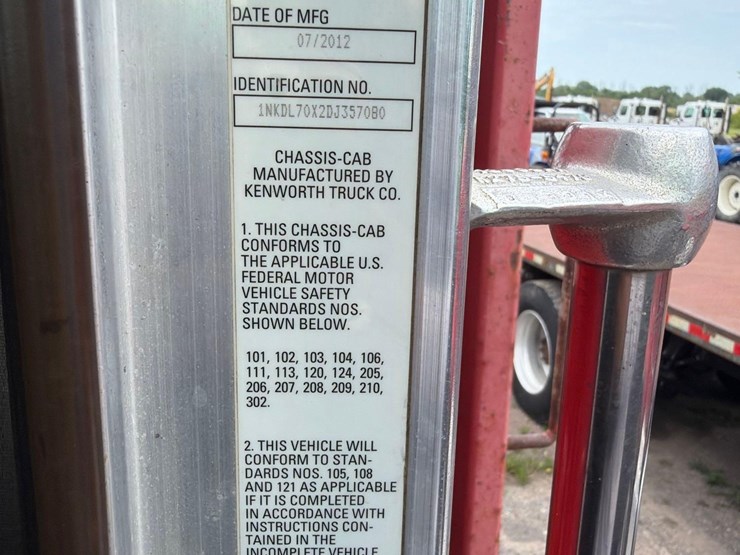 2013-kenworth-t880-image-27