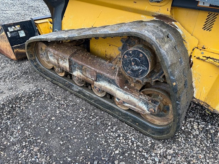2018-deere-323e-image-16