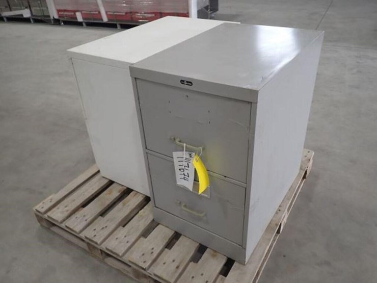 qty-of-(2)-metal-2-drawer-filing-cabinets-image-1
