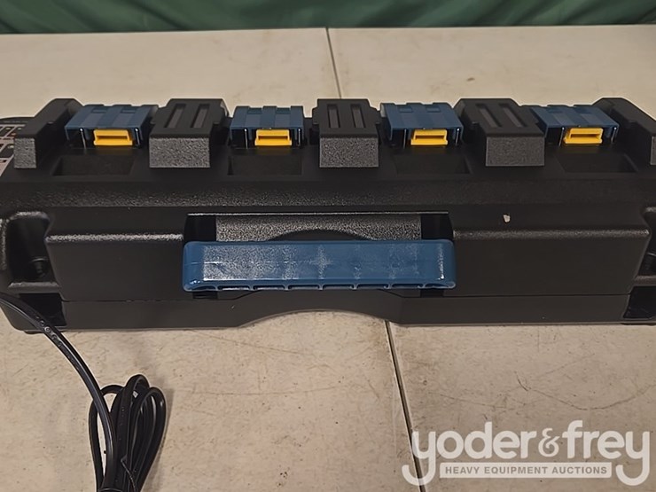 makita-18-v-4-bank-charger-image-6