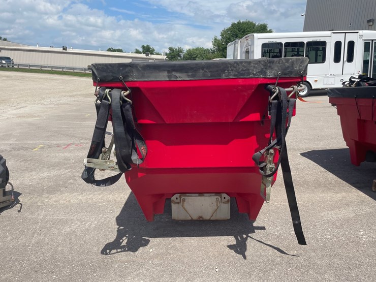 #4886-•-boss-vbx+-9000-poly-salt-spreader-image-2