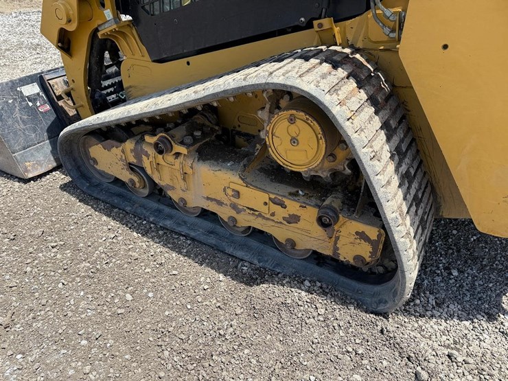 2019-caterpillar-239d3-image-17