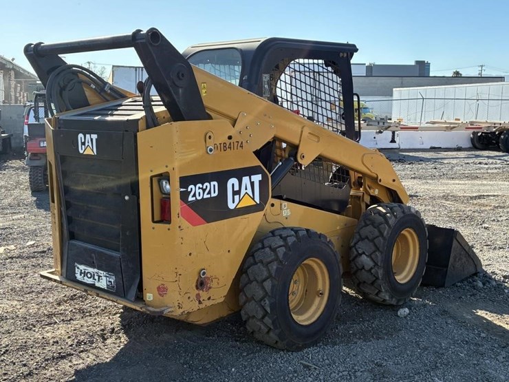 2015-caterpillar-262d-image-3