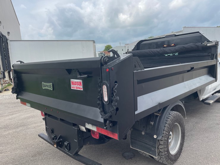 2021-chevrolet-3500-image-22