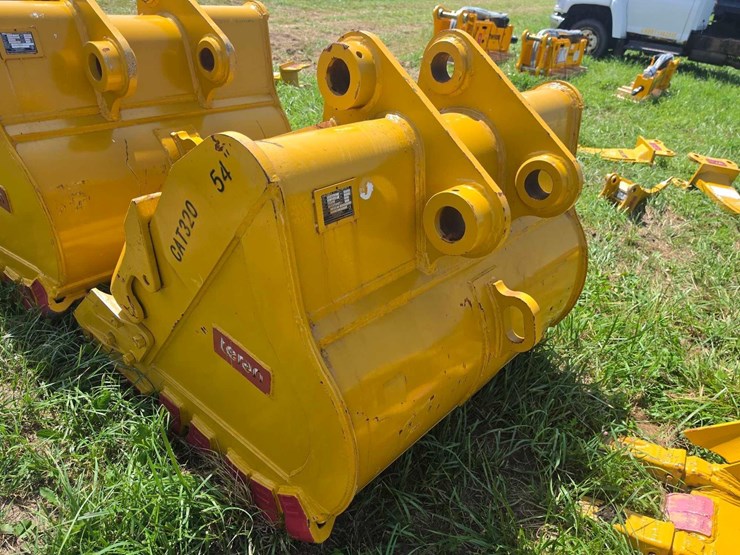 caterpillar-320-image-4