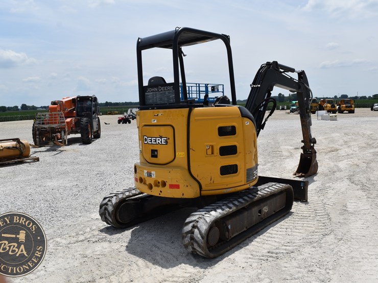 2020-deere-35g-image-13