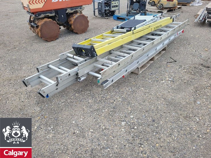 pallet-of-variety-sizes-of-ladders-image-2