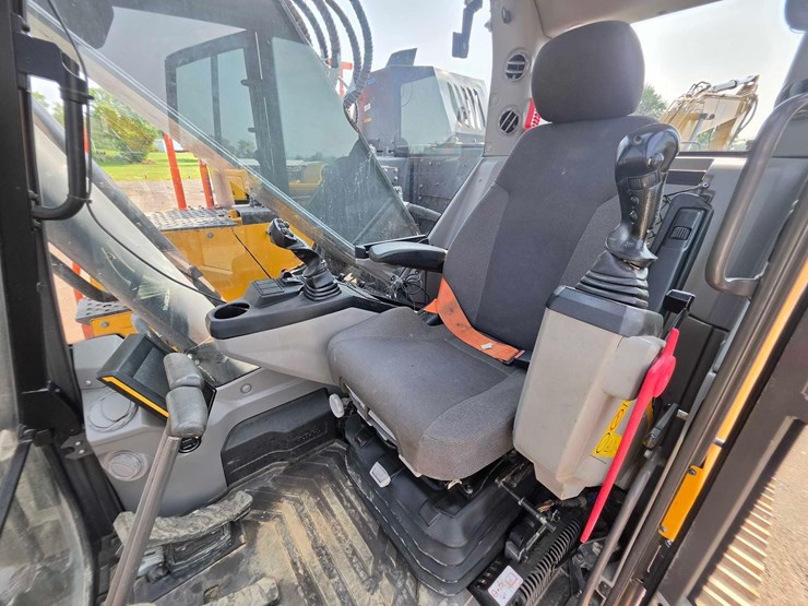 2022-volvo-ecr355el-image-29