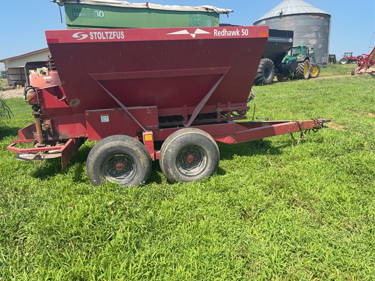 stoltzfus-red-hawk-50-fertilizer-buggy.-image-1