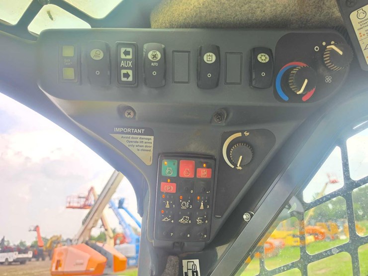 2020-deere-333g-image-22