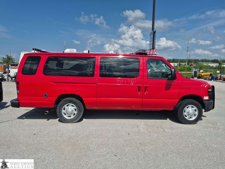 2012-ford-cargo-image-4