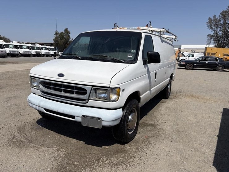 2001-ford-e350-image-1
