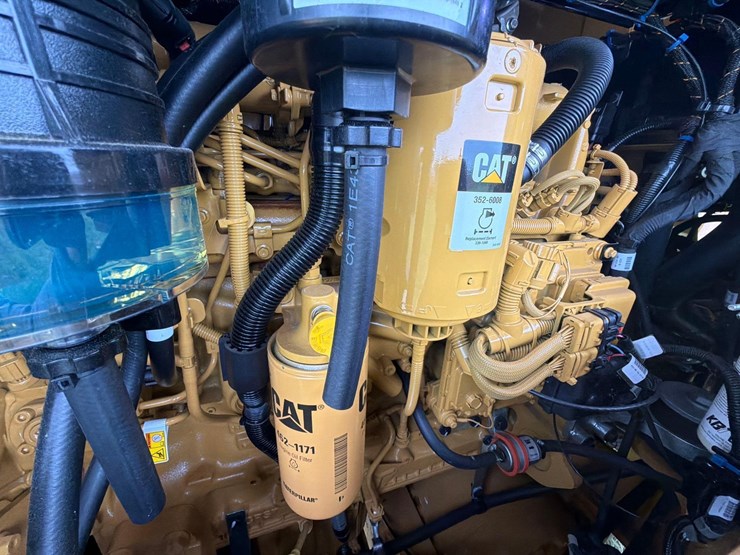 2025-caterpillar-926-image-11