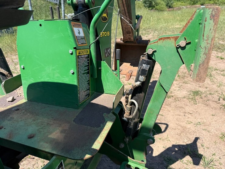 john-deere-3032e-image-47