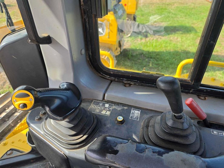 komatsu-d65-image-26