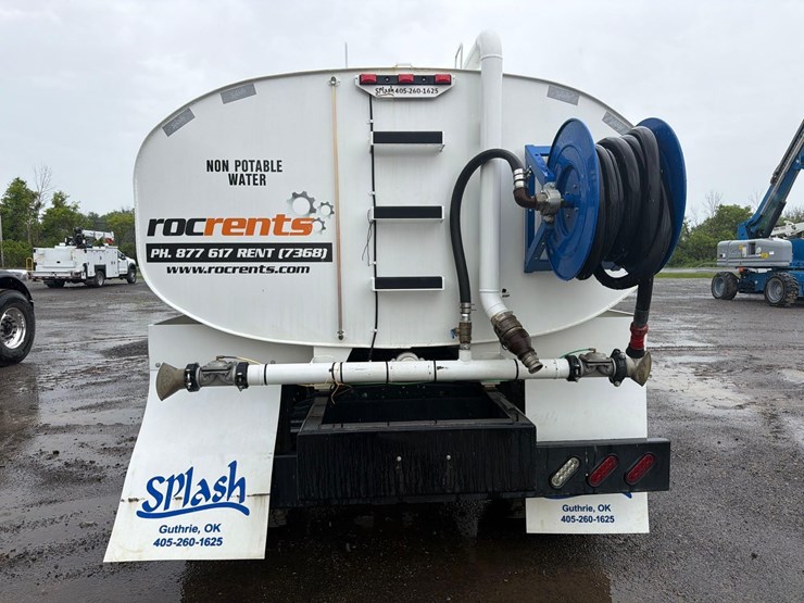 2015-freightliner-m2-106-image-7