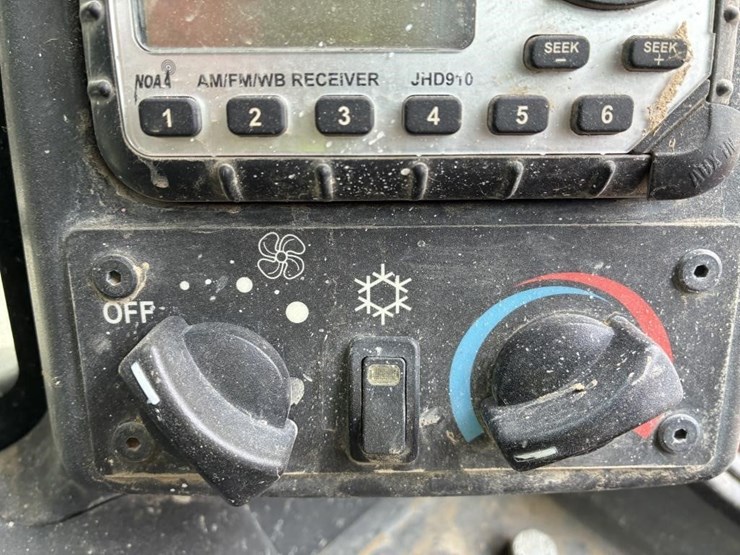 2019-takeuchi-tl10v2-image-25