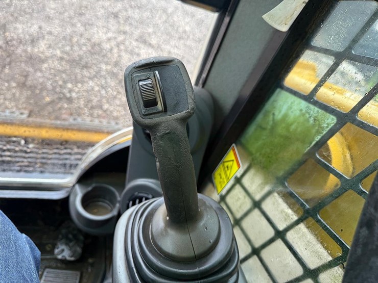 2017-caterpillar-249d-image-21