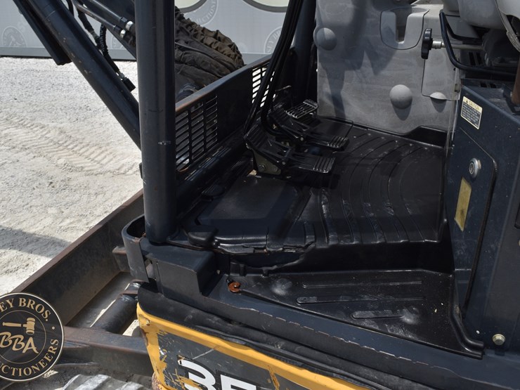 2020-deere-35g-image-44