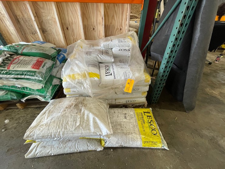 #7947-•-pallet-of-lesco-dimension-.10%-plus-fertilizer-image-1