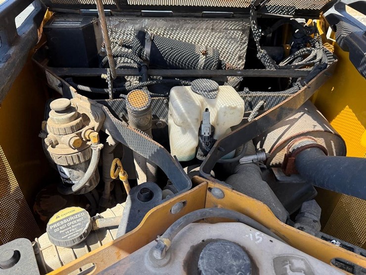 deere-323d-image-15