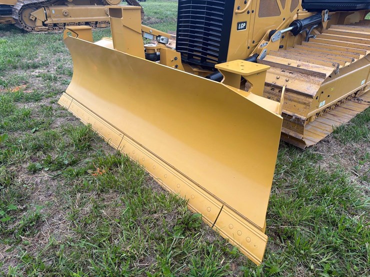 caterpillar-d1-lgp-image-20
