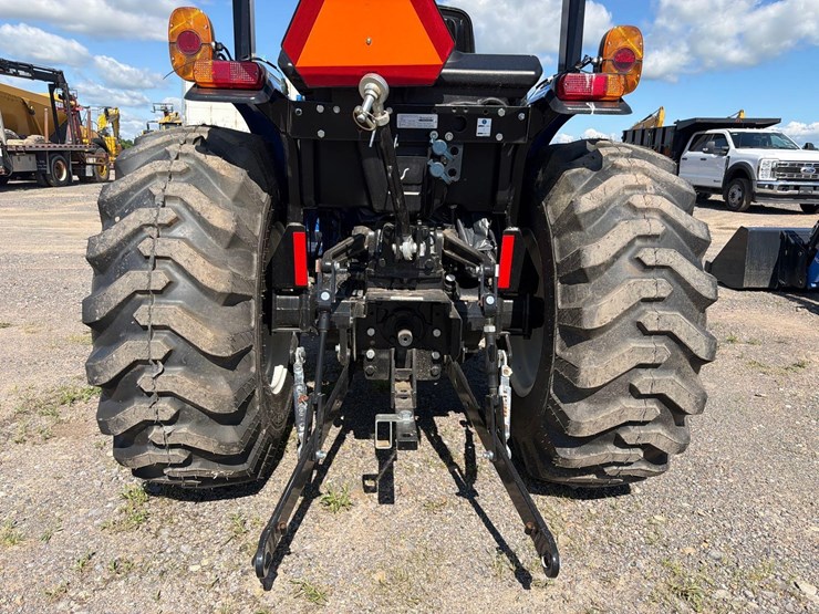 new-holland-workmaster-35-image-7