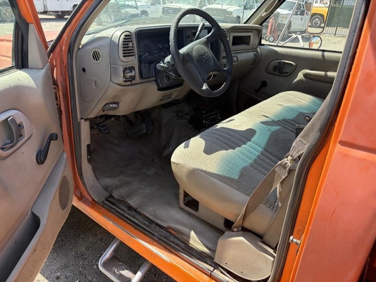 2000-chevrolet-silverado-2500-image-15