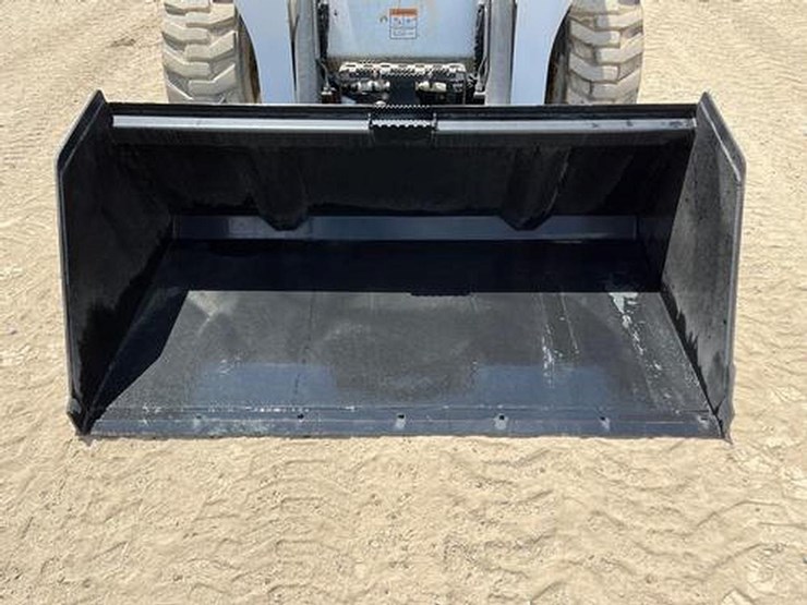 wildcat-74"-skid-steer-snow/litter-bucket-image-2