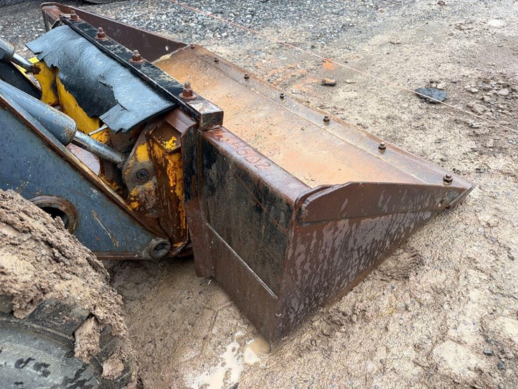deere-326e-image-12