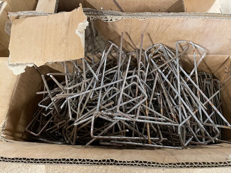 #8762-•-(3)-boxes-of-srw-landscape-staples-image-2