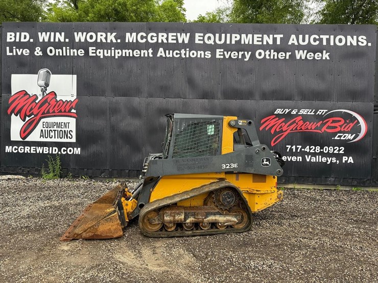 2018-deere-323e-image-1