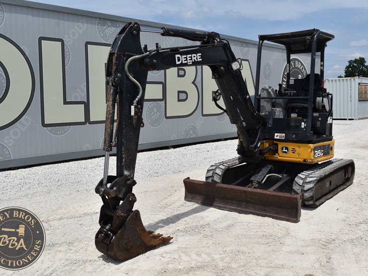 2020-deere-35g-image-1