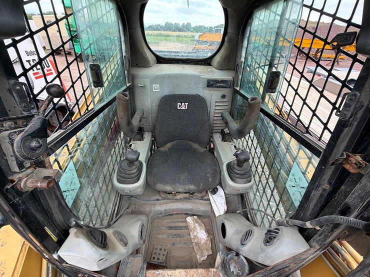 caterpillar-256c-image-17