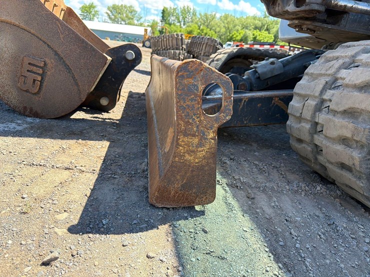 2019-new-holland-e60c-image-22