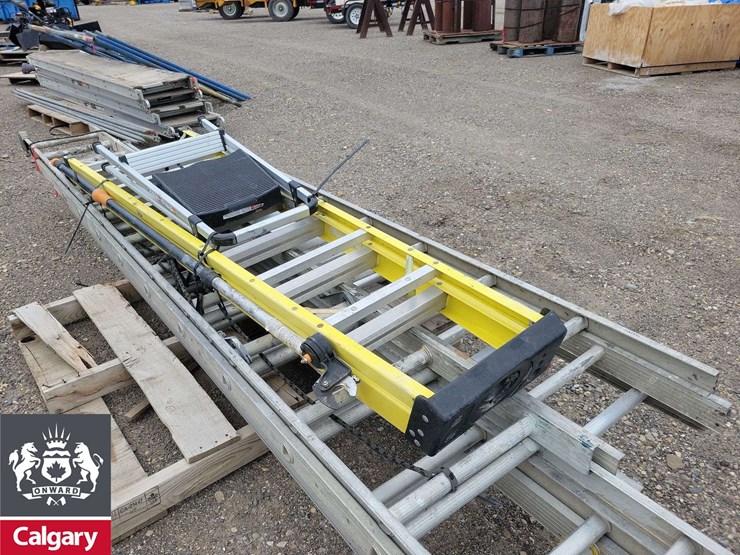 pallet-of-variety-sizes-of-ladders-image-11