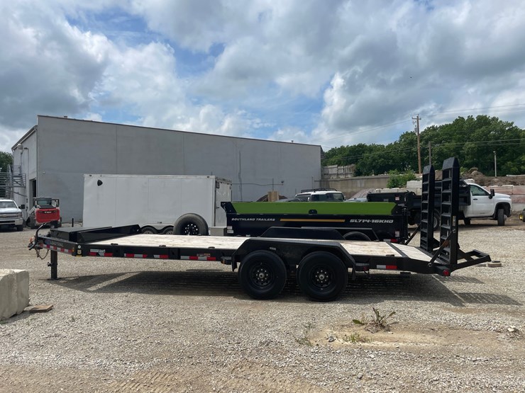 #4867-•-2024-loadtrail-tandem-axle-equipment-trailer-(has-wi-title)-image-8