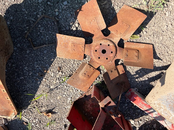 #8353-•-international-tractor-parts-image-5