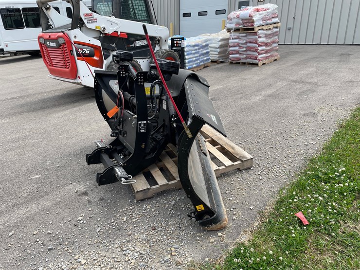 #4879-•-2024-boss-8'2"-stainless-dxt-v-plow-image-3