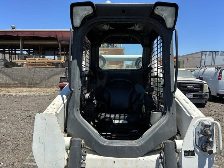 2016-bobcat-t740-image-15