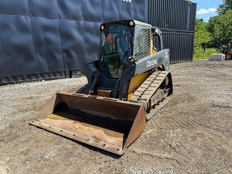 deere-323d-image-8