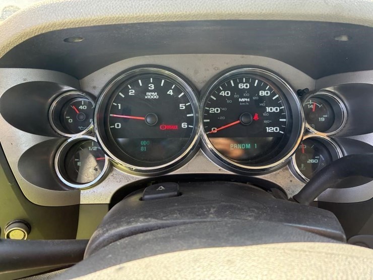 2012-chevrolet-silverado-2500-image-18